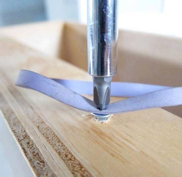 How to remove a stripped screw