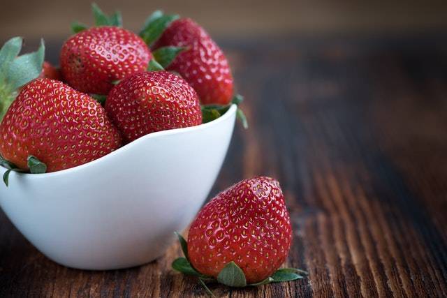 How to Clean Strawberries